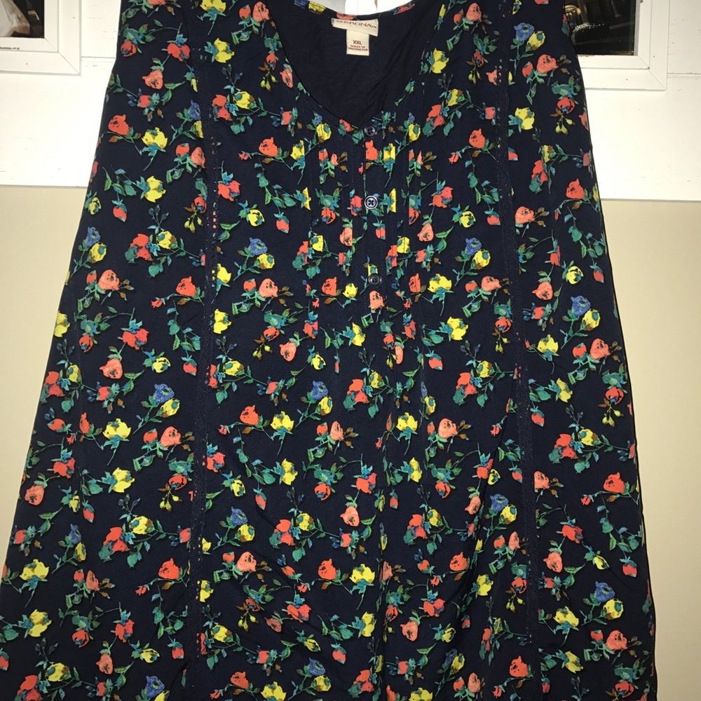 Adorable blue flowered tank